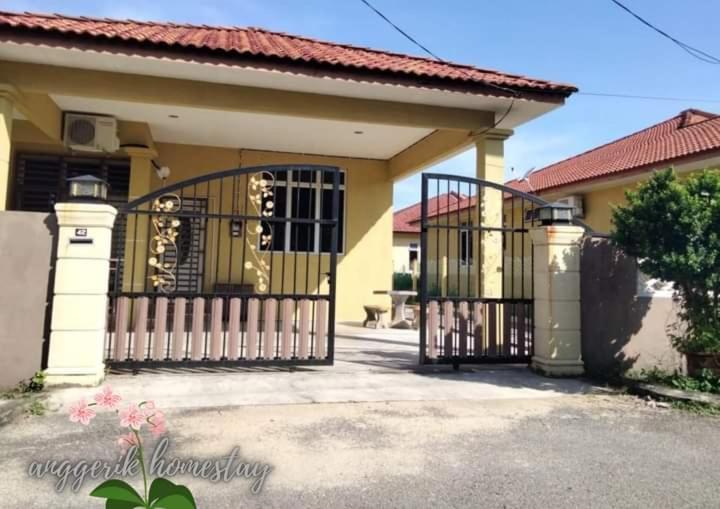 Anggerik Homestay Dungun Kampong Sura Tengah Экстерьер фото